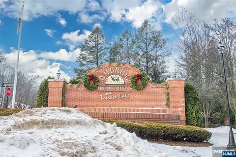 454 Cambridge Dr, Butler, NJ 07405