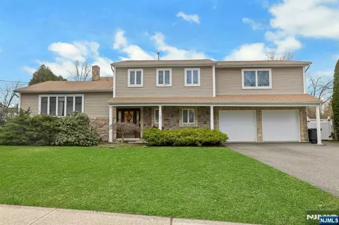 18 Harwood Pl, Wayne, NJ 07470