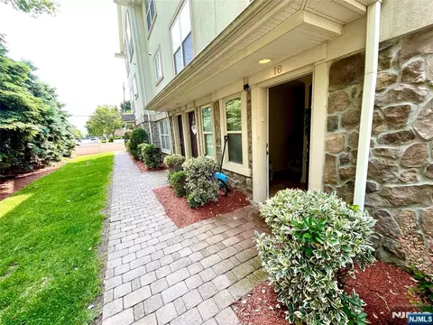 1625 Paterson Plank Rd #18, Secaucus, NJ 07094