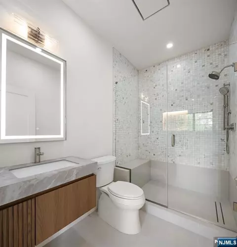 Bath - 320 Spencer Pl, Paramus, NJ 07652 photo 4 of 7