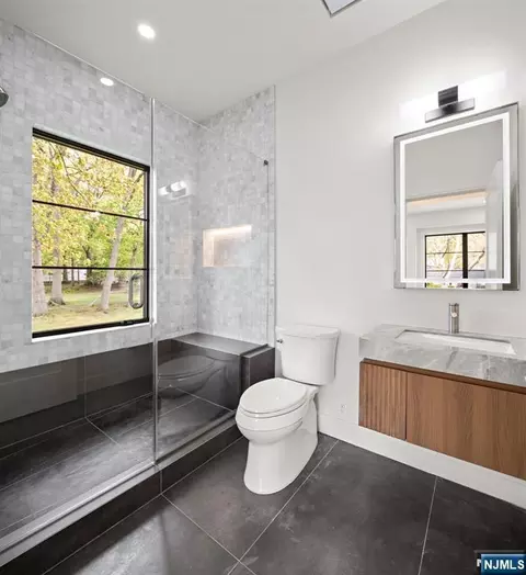 Bath - 320 Spencer Pl, Paramus, NJ 07652 photo 6 of 7