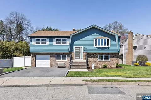30 Melissa Dr, Totowa, NJ 07512