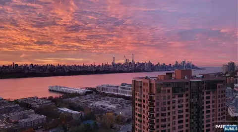 250 Gorge Rd #28D, Cliffside Park, NJ 07010