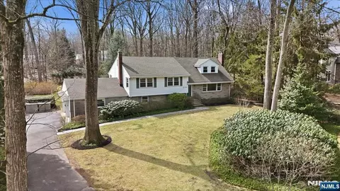 548 Covington Pl, Wyckoff, NJ 07481
