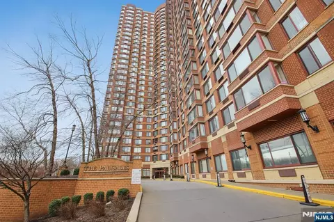 100 Old Palisade Rd #2209, Fort Lee, NJ 07024