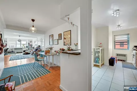 Entry Way - 208 Anderson St #S5A, Hackensack, NJ 07601 photo 2 of 2