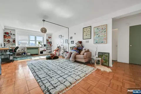 Living - 208 Anderson St #S5A, Hackensack, NJ 07601 photo 1 of 4