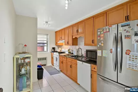Kitchen - 208 Anderson St #S5A, Hackensack, NJ 07601 photo 3 of 3