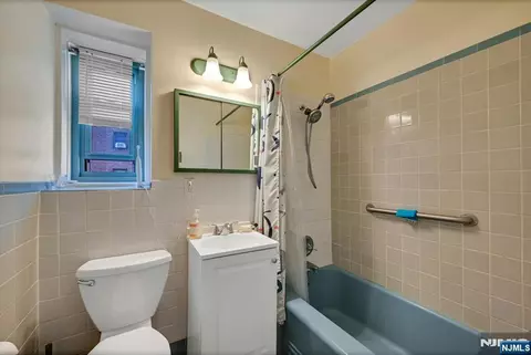 Bath - 208 Anderson St #S5A, Hackensack, NJ 07601 photo 1 of 1