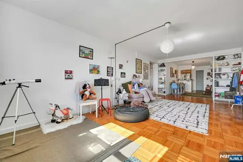 Living - 208 Anderson St #S5A, Hackensack, NJ 07601 photo 4 of 4