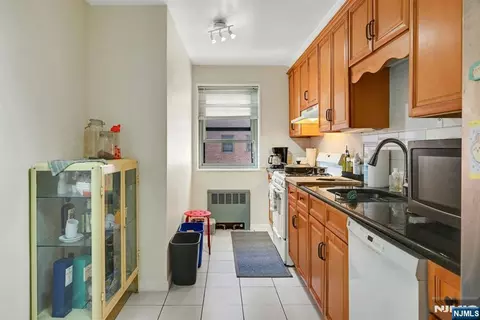 Kitchen - 208 Anderson St #S5A, Hackensack, NJ 07601 photo 1 of 3