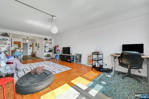 Living - 208 Anderson St #S5A, Hackensack, NJ 07601 photo 3 of 4