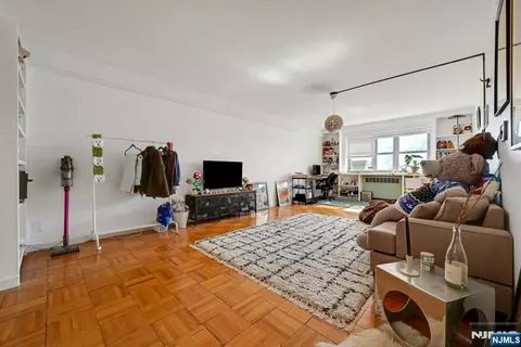 Living - 208 Anderson St #S5A, Hackensack, NJ 07601 photo 2 of 4