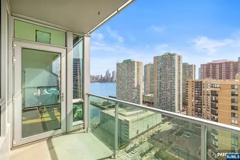 20 Newport Pkwy #2306, Jersey City, NJ 07310