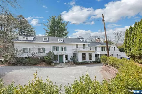 401 Wearimus Rd, Ho Ho Kus, NJ 07423