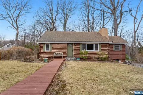 6 Partridge Trl, Kinnelon, NJ 07405