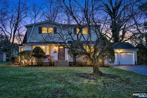 31 Godfrey Ter, Glen Rock, NJ 07452