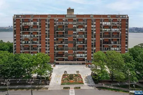 4 Horizon Rd #1210, Fort Lee, NJ 07024