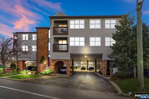 779 Riverside Ave #201, Lyndhurst, NJ 07071