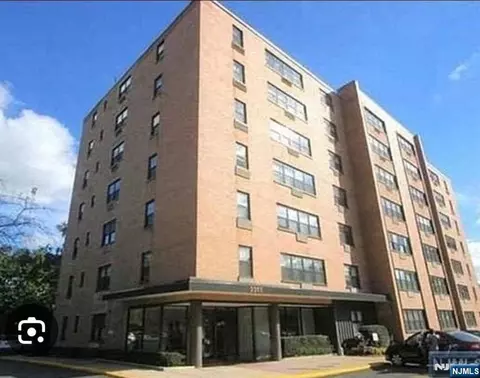 2352 Linwood Ave #4H, Fort Lee, NJ 07024