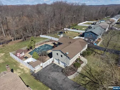 49 Laguna Dr, Wayne, NJ 07470