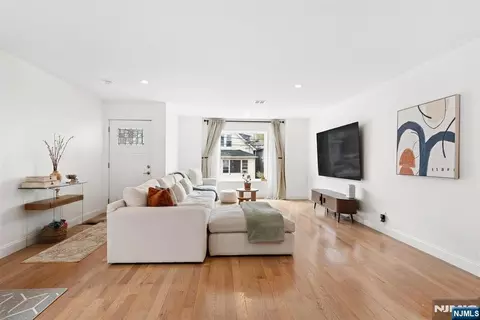 1516 71st St, North Bergen, NJ 07047