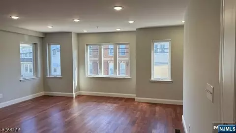 562 11th St, Newark, NJ 07107