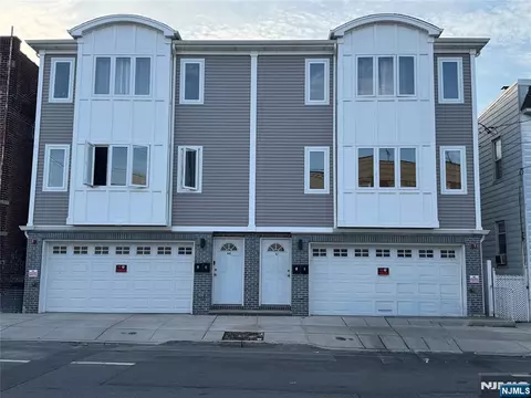 562 11th St, Newark, NJ 07107