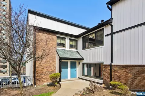 1431 John St, Fort Lee, NJ 07024
