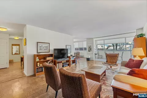 2150 Center Ave #3C, Fort Lee, NJ 07024