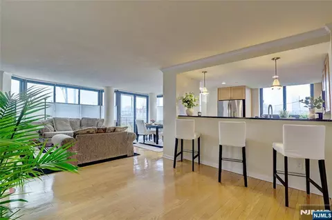 700 Grove St #3Q, Jersey City, NJ 07310