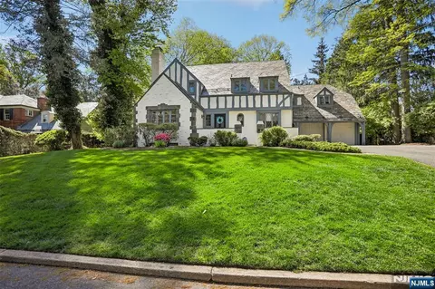 45 Wyncote Rd, Ho Ho Kus, NJ 07423