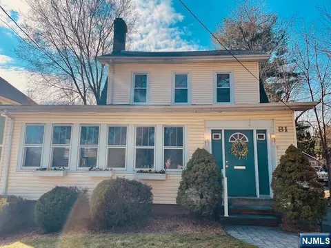 81 Vreeland Ave, Midland Park, NJ 07432