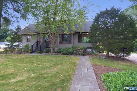 429 Sterling Pl, Ridgewood, NJ 07450