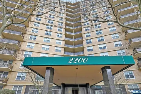 2200 N Central Rd #3U, Fort Lee, NJ 07024