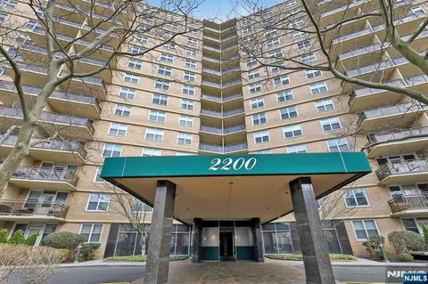 2200 N Central #15G, Fort Lee, NJ 07024
