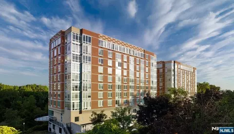 600 12th St #810, Palisades Park, NJ 07650