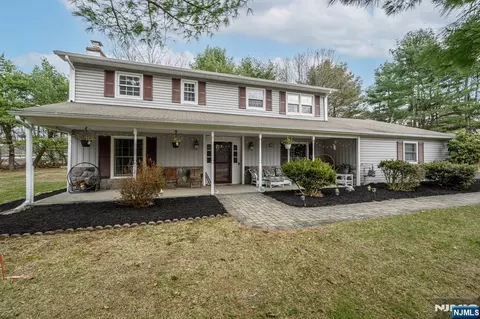1 Running Hills Dr, Newton, NJ 07860