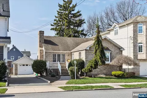 618 3rd Ave, Lyndhurst, NJ 07071