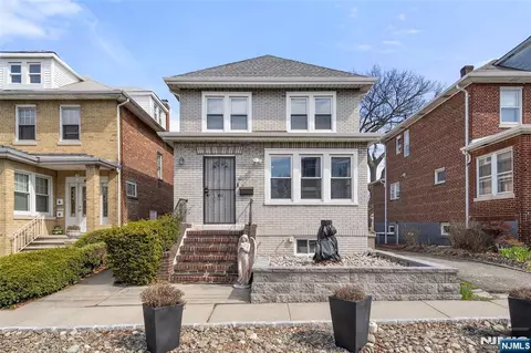 461 Greenmount Ave, Cliffside Park, NJ 07010