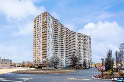 2000 Linwood Ave #14N, Fort Lee, NJ 07024