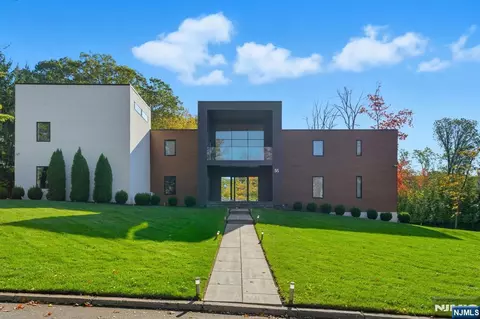 55 Oxford Dr, Tenafly, NJ 07670