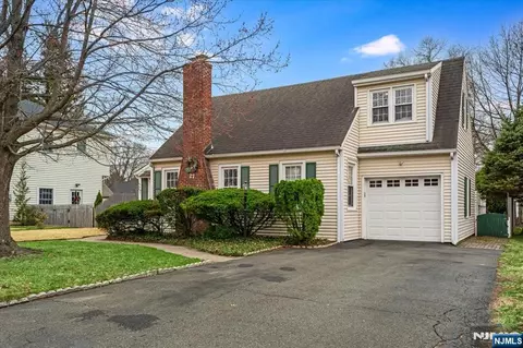 27 Prospect Ave, Pompton Plains, NJ 07444