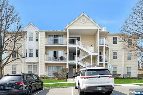 994 Boxwood Ct, Mahwah, NJ 07430