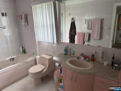 Bath - 21 Millar Ct # A, Paramus, NJ 07652 photo 2 of 3