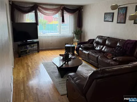 Living - 21 Millar Ct # A, Paramus, NJ 07652 photo 1 of 1