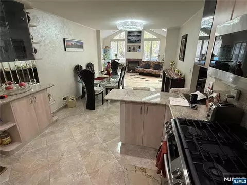 Entry Way - 21 Millar Ct # A, Paramus, NJ 07652 photo 1 of 2