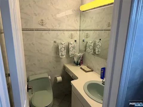 Bath - 21 Millar Ct # A, Paramus, NJ 07652 photo 1 of 3