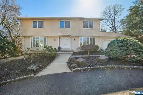 7 Royal Park Ter, Hillsdale, NJ 07642