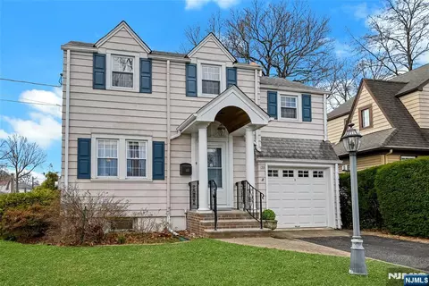 Exterior - 133 Willow Ave, Hackensack, NJ 07601 photo 2 of 6